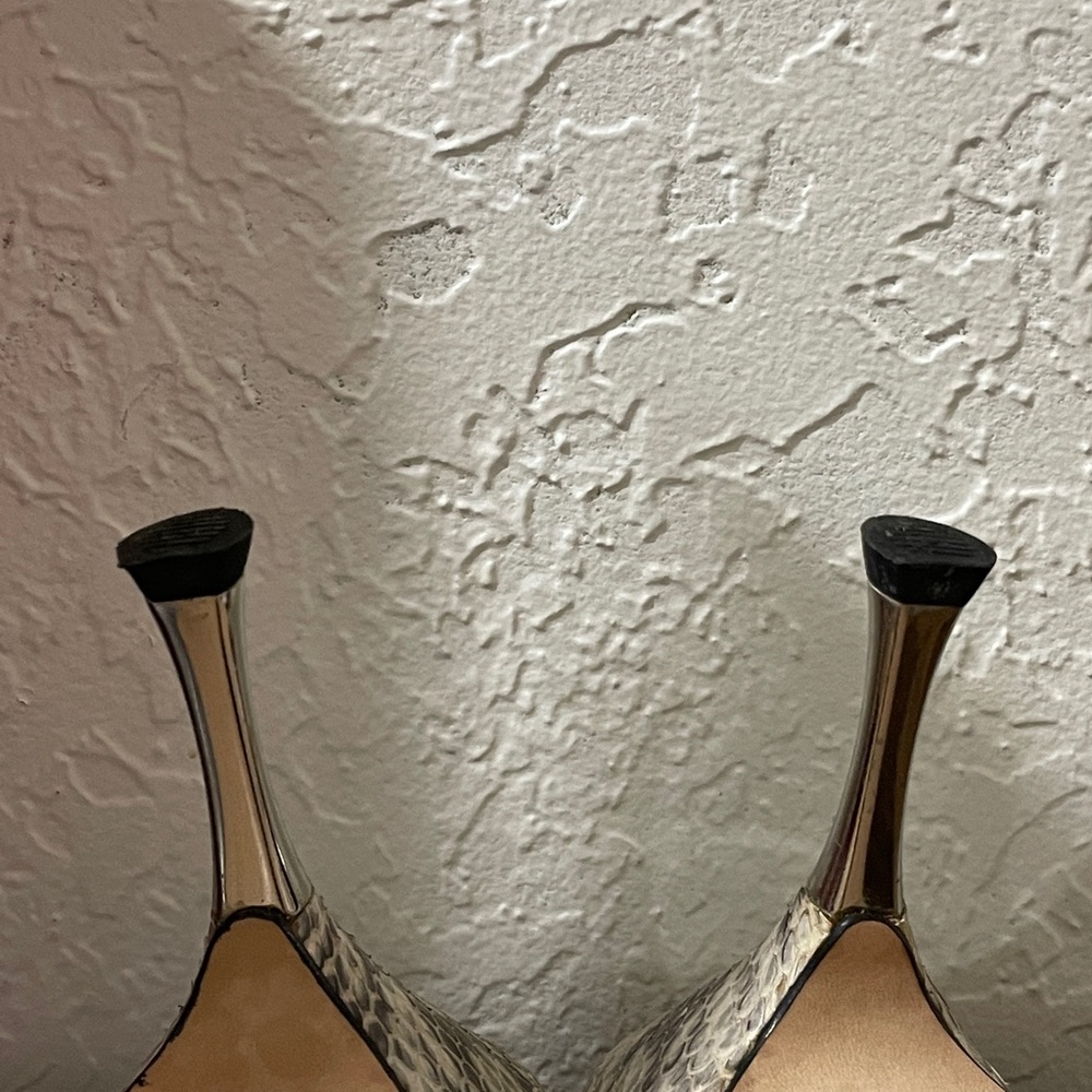 Vaneli Snakeskin Heels w/ Silver Metal Heel Sz. 9.5 - Picture 7 of 8